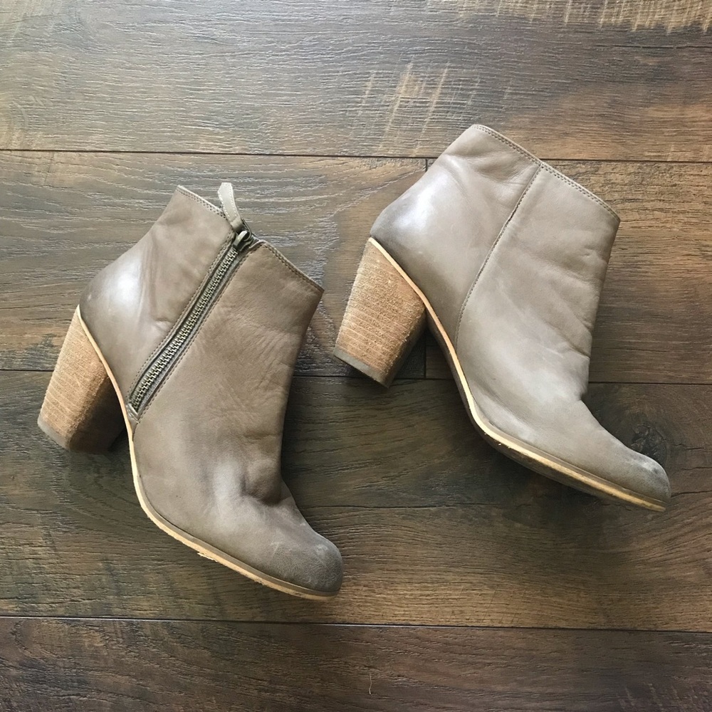 BP. ”Trolley” tan booties